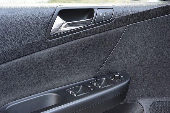 Volkswagen Passat 16 of 30