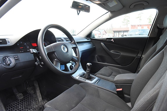 Volkswagen Passat 13 of 30