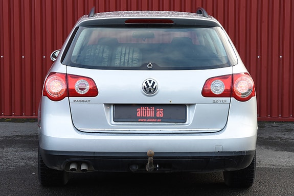 Volkswagen Passat 8 of 30