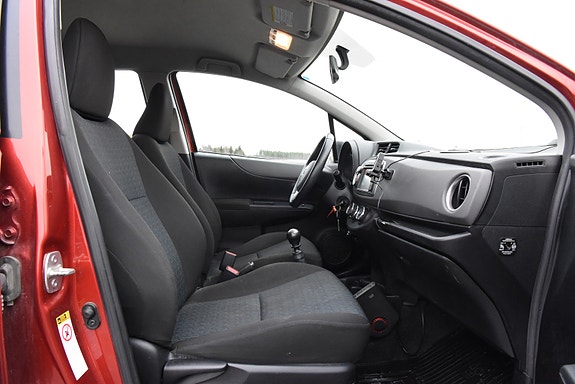 Toyota Yaris 26 of 28