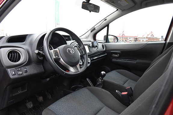 Toyota Yaris 10 of 28