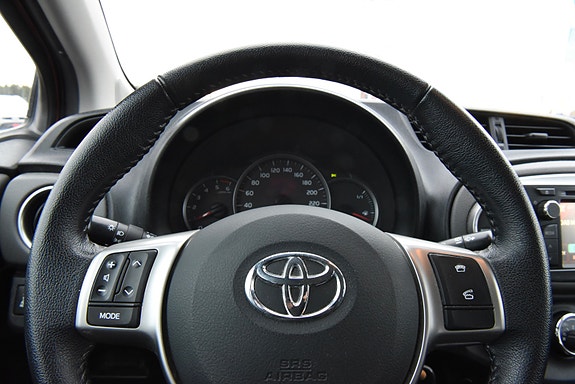 Toyota Yaris 12 of 28