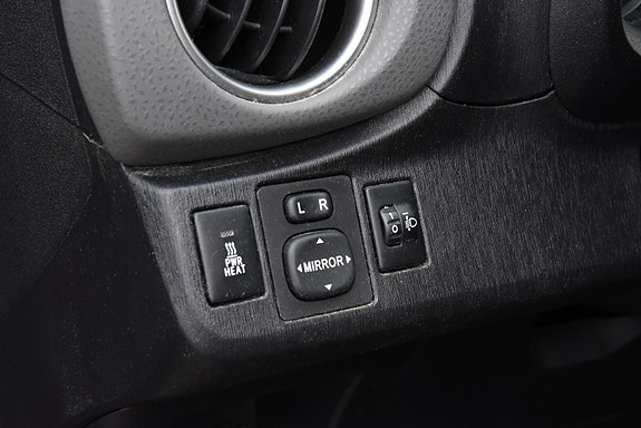 Toyota Yaris 16 of 28