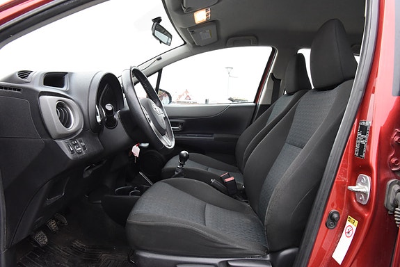 Toyota Yaris 11 of 28