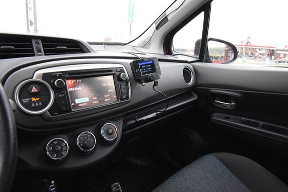 Toyota Yaris 17 of 28