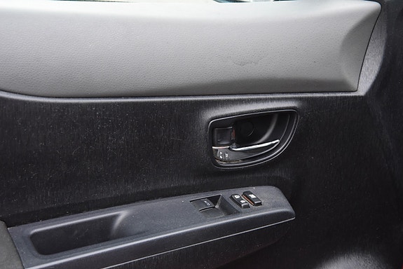 Toyota Yaris 15 of 28
