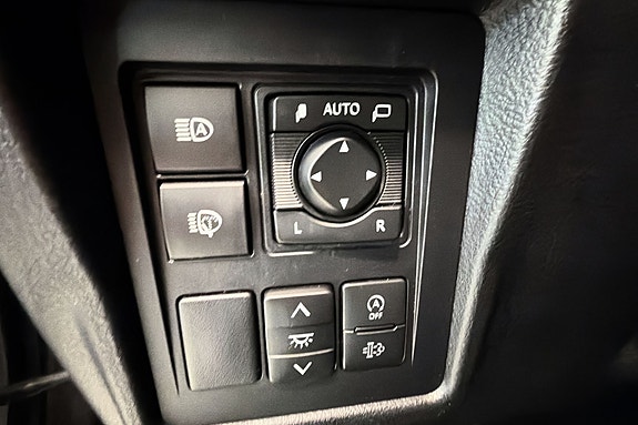 Toyota Land Cruiser 16 of 29