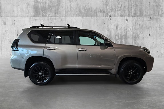 Toyota Land Cruiser 4 of 29