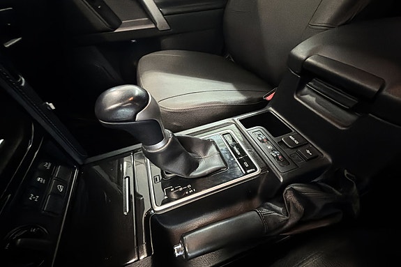 Toyota Land Cruiser 17 of 29