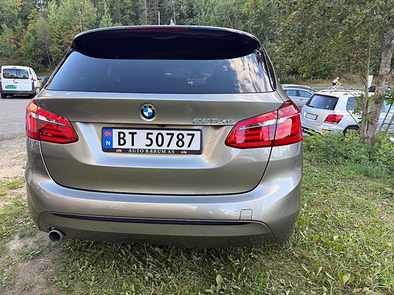 BMW 225xe 13 of 16