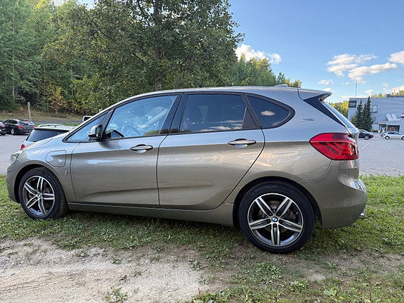 BMW 225xe 9 of 16