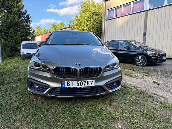 BMW 225xe 14 of 16
