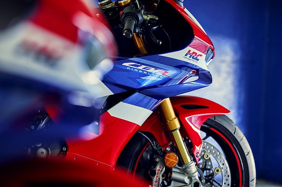 Honda CBR1000RR-R Fireblade SP 9 of 14