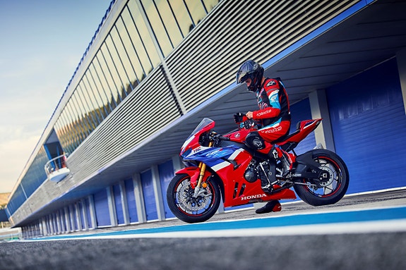 Honda CBR1000RR-R Fireblade SP 11 of 14