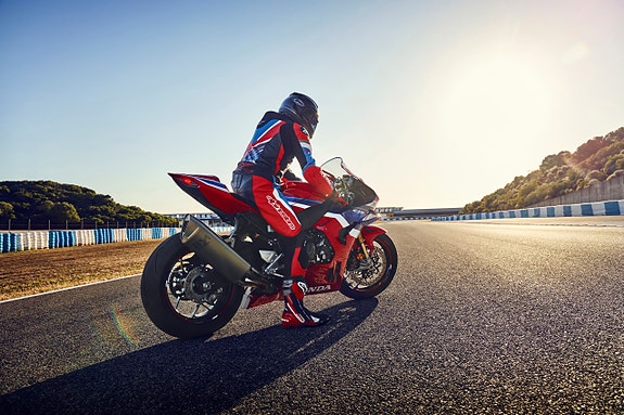 Honda CBR1000RR-R Fireblade SP 6 of 14
