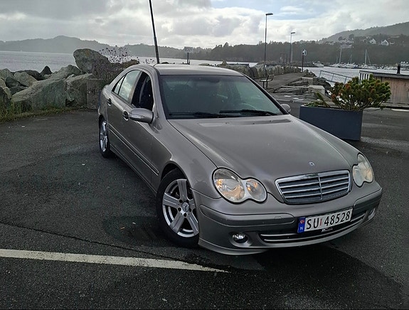 Mercedes-Benz C200 d 2 of 15