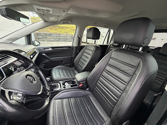 Volkswagen Touran 6 of 30