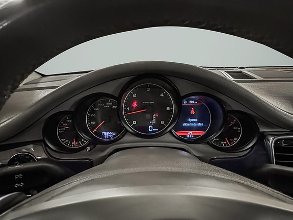 Porsche Panamera 17 of 29