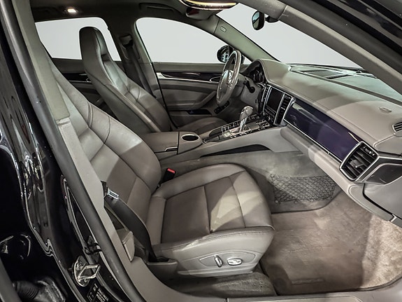 Porsche Panamera 18 of 29