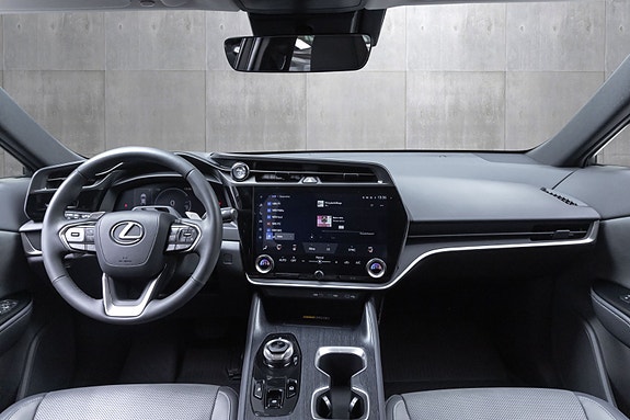 Lexus RZ300e 24 of 30