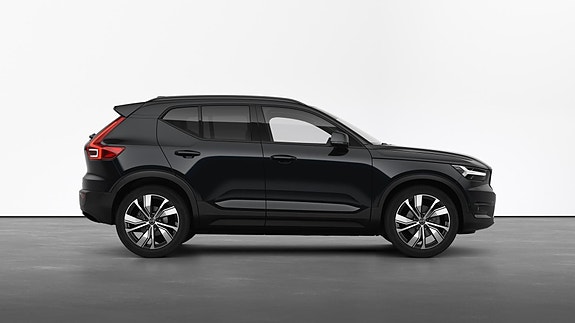 Volvo XC40 2 of 25