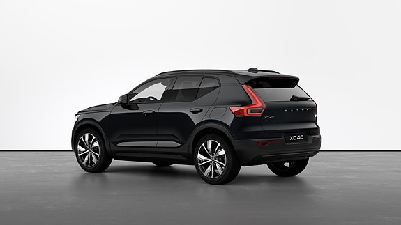 Volvo XC40 4 of 25