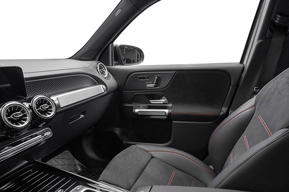 Mercedes-Benz EQB300 23 of 30