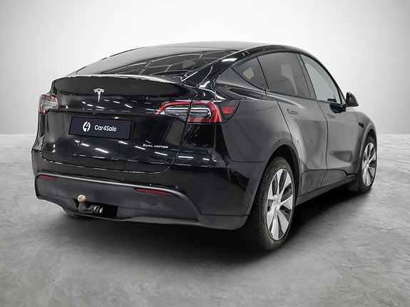 Tesla Model Y 6 of 24