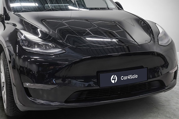 Tesla Model Y 8 of 24
