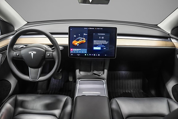 Tesla Model Y 13 of 24