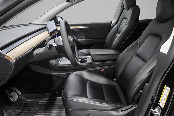 Tesla Model Y 11 of 24