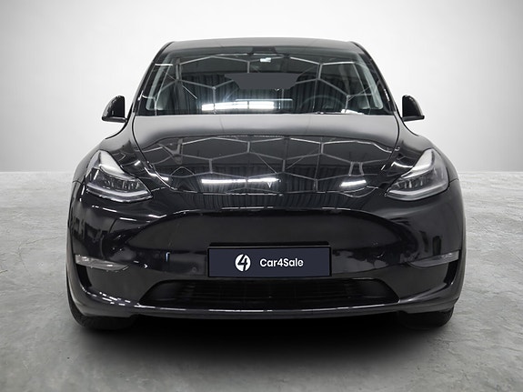Tesla Model Y 9 of 24