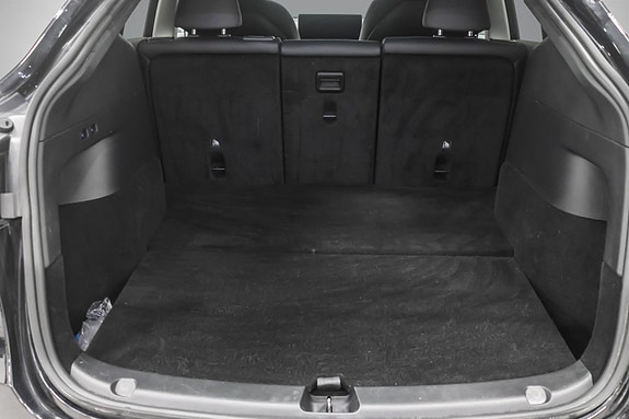 Tesla Model Y 21 of 24
