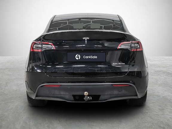 Tesla Model Y 5 of 24