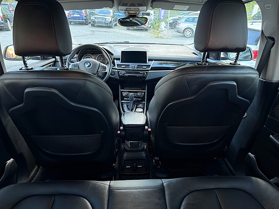 BMW 225xe 10 of 16