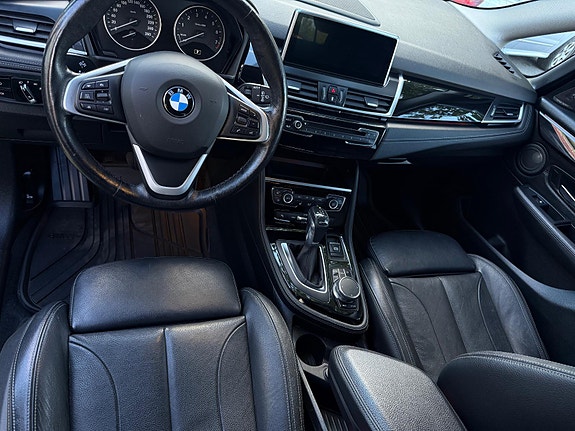 BMW 225xe 13 of 16