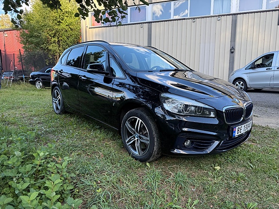 BMW 225xe 2 of 16