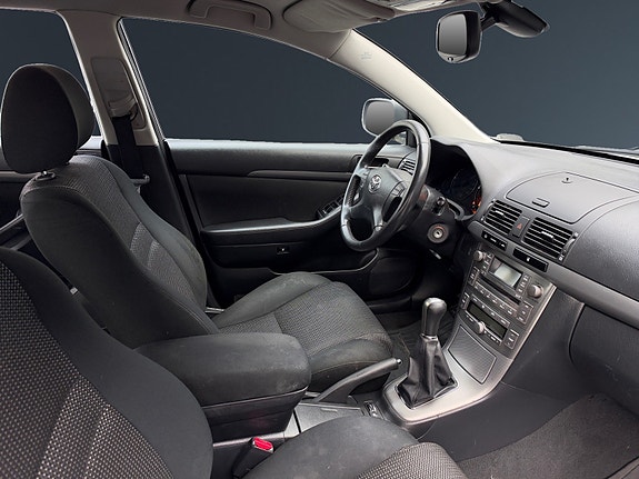 Toyota Avensis 12 of 25