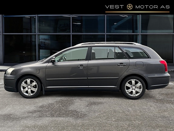 Toyota Avensis 4 of 25