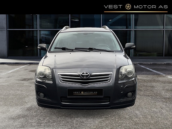 Toyota Avensis 2 of 25