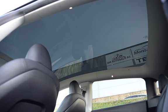 Tesla Model Y 25 of 30