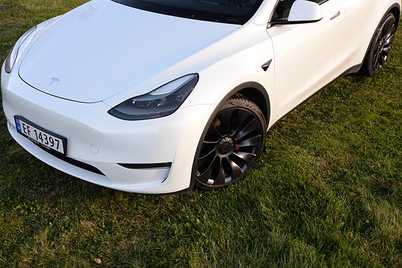 Tesla Model Y 3 of 30