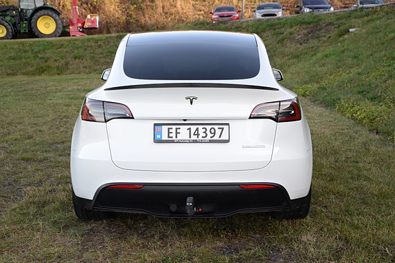 Tesla Model Y 15 of 30