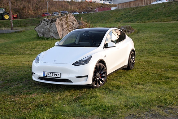 Tesla Model Y 2 of 30