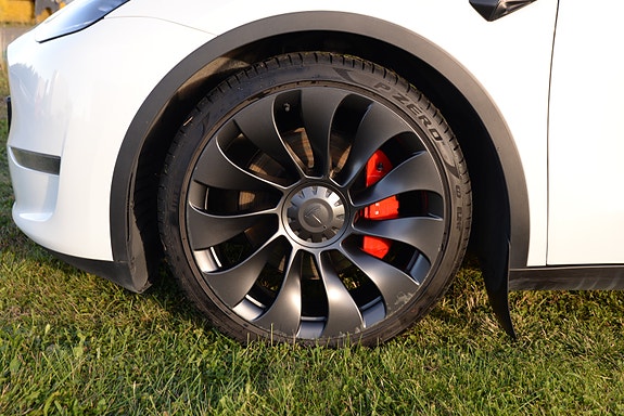 Tesla Model Y 8 of 30