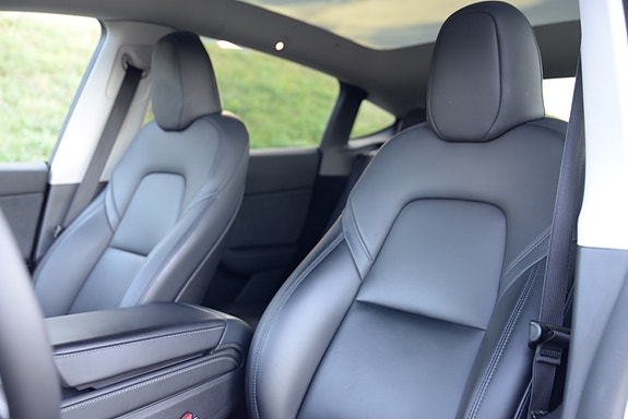 Tesla Model Y 20 of 30