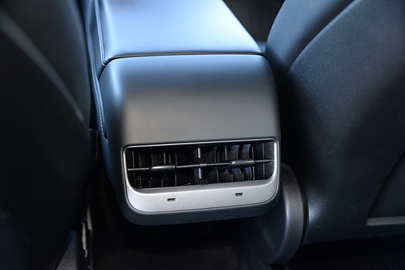 Tesla Model Y 27 of 30