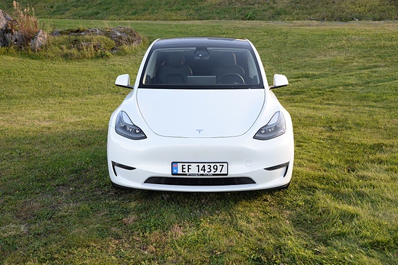Tesla Model Y 4 of 30