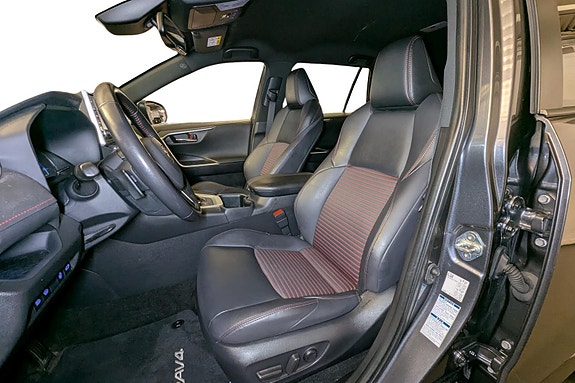 Toyota RAV4 15 of 30