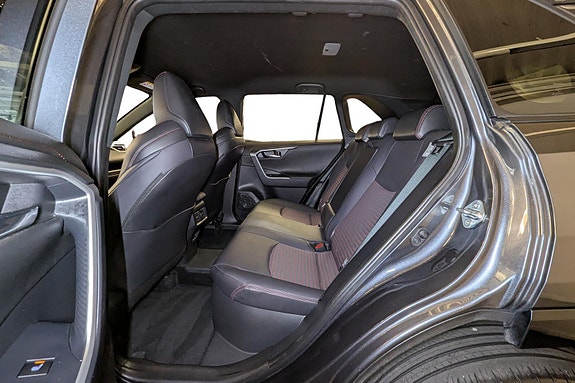 Toyota RAV4 16 of 30